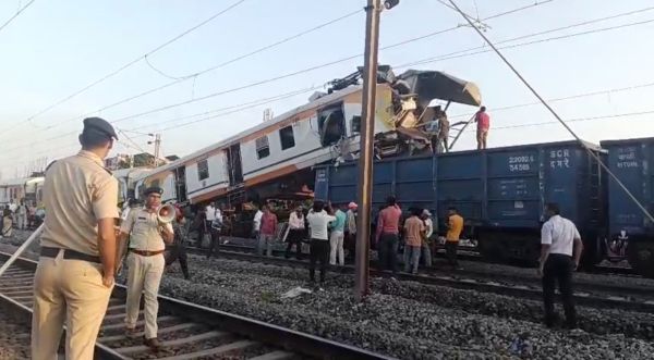 मालगाड़ी पर चढ़ी गेवरा पैसेंजर, 4 की मौत, दो दर्जन  घायल 