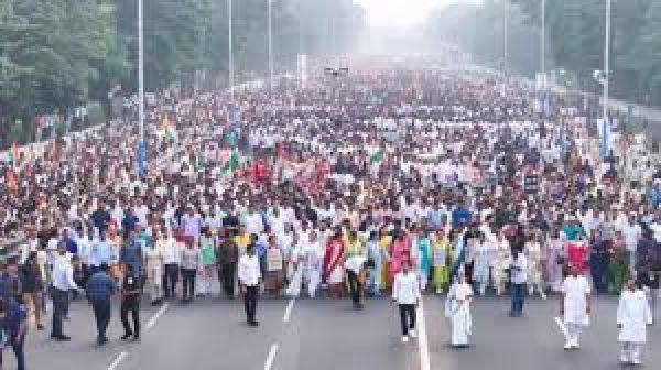 एसआईआर के ख़िलाफ़ ममता बनर्जी का प्रदर्शन, कहा- 'बंगाल में मतदाताओं को डराने की कोशिश'