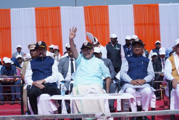 'सूर्य किरण' देखने हजारों उमड़े