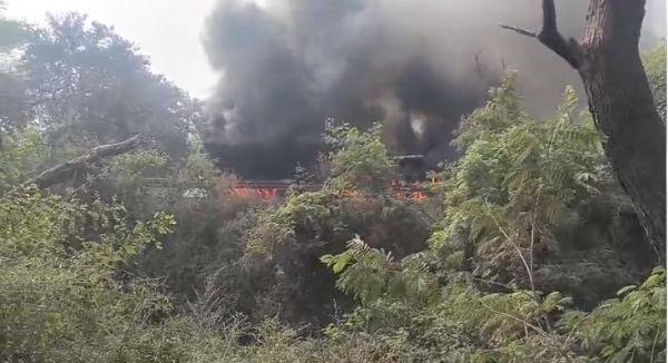 कुम्हारी पुल पर कोयला लोड ट्रक टेलर जलकर खाक