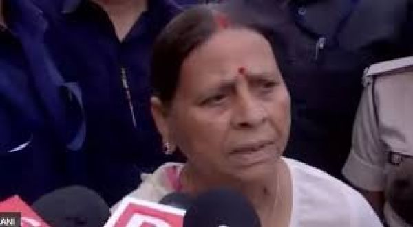 बिहार चुनाव: राबड़ी देवी ने तेज प्रताप और तेजस्वी यादव के बारे में क्या कहा?