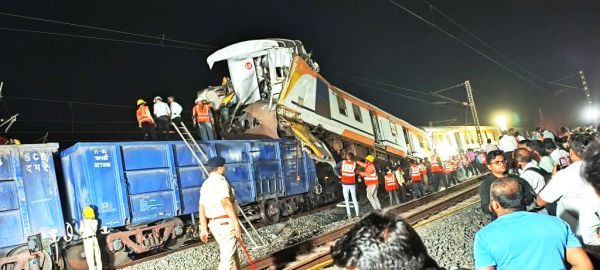 रेलवे की प्राथमिकता कोयला लदान नहीं, यात्री सुरक्षा होनी चाहिए  