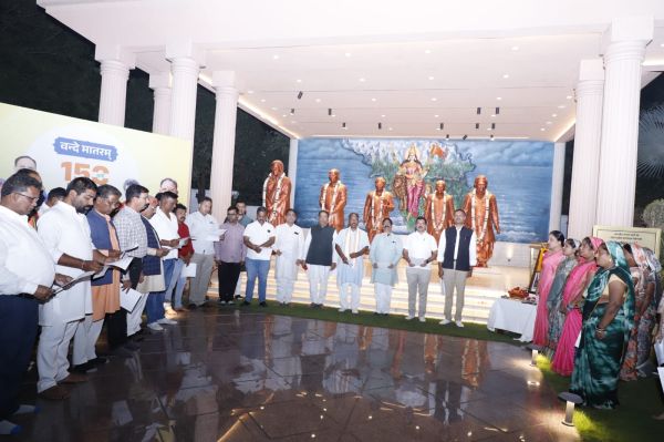 ठाकरे परिसर में वन्देमातरम् गीत गायन का पूर्वाभ्यास