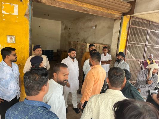 देखें VIDEO : भाठागांव में दूसरी शराब दुकान, विरोध में आए पार्षद 