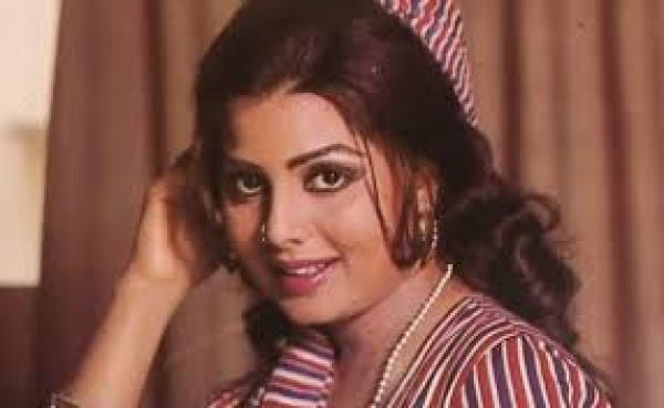 अभिनेत्री-गायिका सुलक्षणा पंडित का अंतिम संस्कार