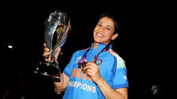 स्मृति मंधाना समेत इन खिलाड़ियों को महाराष्ट्र सरकार ने दिए 2.25 करोड़ रुपये