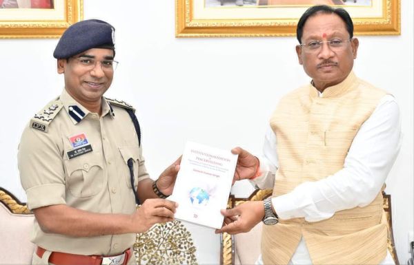 आईपीएस डॉ. संतोष सिंह का यूएनओ के शांति प्रयास पर किताब