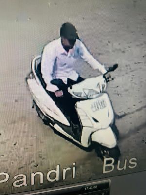 कलेक्टोरेट में दोपहिया चोर सक्रिय, डिक्की से पर्स भी पार कर रहे 