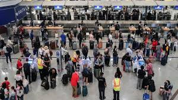 अमेरिका में शटडाउन की वजह से दूसरे दिन भी 1,400 से ज़्यादा उड़ानें रद्द, कई उड़ानों में देरी