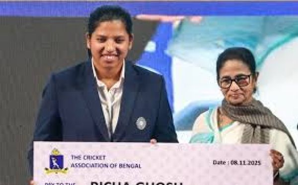 कोलकाता में ऋचा घोष का हुआ सम्मान, पश्चिम बंगाल सरकार ने बनाया डीएसपी