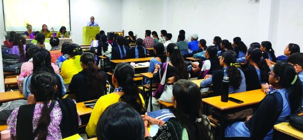 लक्ष्य प्राप्ति को प्रोत्साहित करने प्रगति कॉलेज ने विद्यार्थी मोटिवेशनल प्रोग्राम किया आयोजित