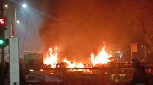 दिल्ली विस्फोट: लाल किला मेट्रो स्टेशन बंद, यातायात पुलिस ने जारी किया परामर्श