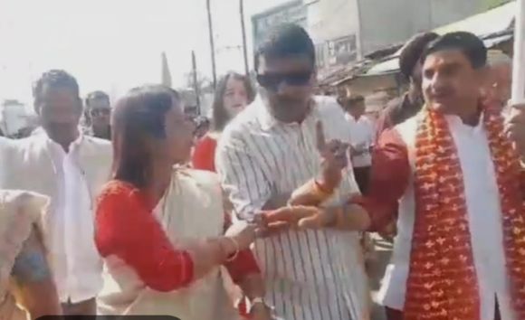  भाजपा के यूनिटी मार्च में भिड़े विधायक और प्रदेश मंत्री, केंद्रीय मंत्री के सामने हुई नोकझोंक