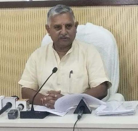 साढ़े 17 सौ निजी स्कूलों ने नहीं ली पापुनि की किताबें