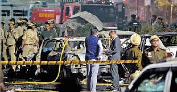 लालकिला विस्फोट: लाल कार का पता लगाने के लिए दिल्ली पुलिस अलर्ट