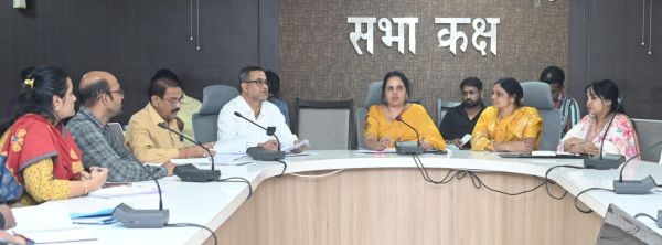 लोग इधर उधर कचरा फेंकना बंद न किए तो जुर्माना वसूलेगा निगम