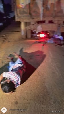 ट्रक की चपेट में बाइक सवार दो युवकों की मौत, एक घायल