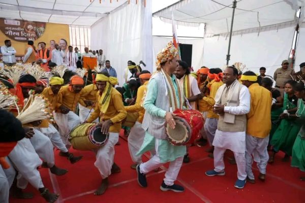 जनजातीय परंपरा हमारी आत्मा और शक्ति हैं, उन्हें आगामी पीढिय़ों तक पहुंचाना होगा - श्याम बिहारी