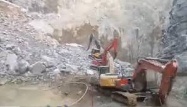 यूपी के सोनभद्र में पत्थर की खदान में कई लोग दबे, रेस्क्यू ऑपरेशन जारी
