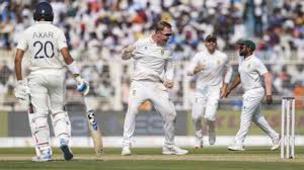 कोलकाता टेस्ट: दक्षिण अफ़्रीका के ख़िलाफ़ भारत को जीत के लिए 124 रनों की ज़रूरत