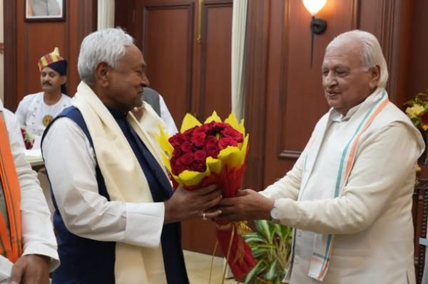 नीतीश विधानसभा भंग करने के लिए अधिकृत, राज्यपाल से मिले