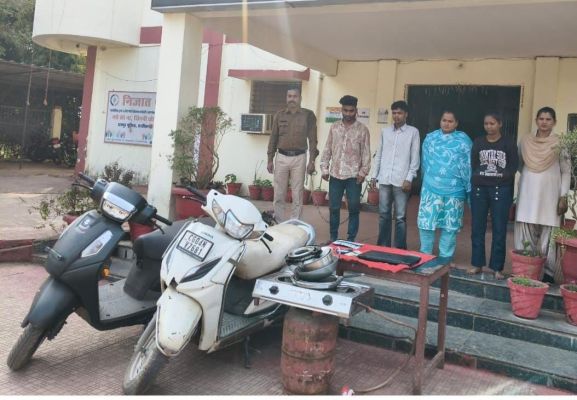 कृष्णा हाइट्स में बंधक बनाकर डकैती, 2 महिला समेत 5 गिरफ्तार