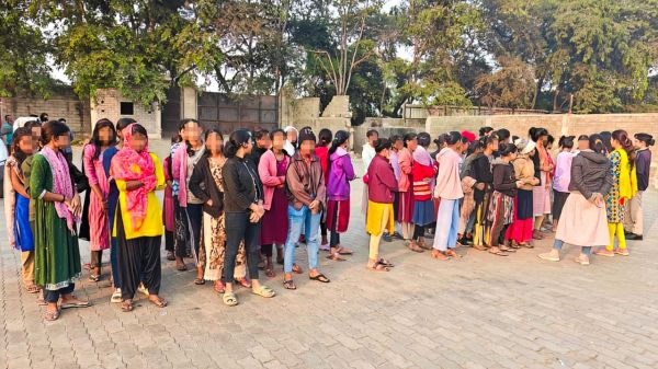 मशरूम फैक्ट्री से छुड़ाए गए सौ से अधिक बाल मजदूर?