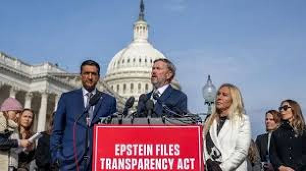 अमेरिकी कांग्रेस ने एपस्टीन की फ़ाइलें जारी करने वाले विधेयक को दी मंज़ूरी