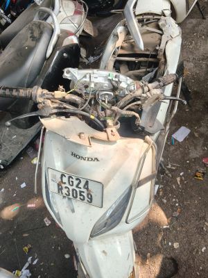 एक्टिवा सवारों को गिराकर मारपीट और मोबाइल लूटने वाले चार गिरफ्तार 