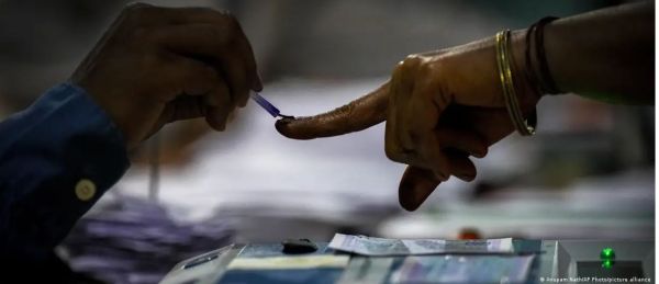 असम में मतदाता सूची का 'गहन' नहीं 'विशेष पुनरीक्षण' क्यों?