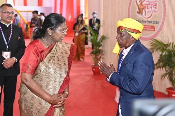 राष्ट्रपति ने बसन्त पण्डो से कुशल क्षेम जाना