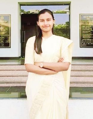 सब्जी बेचने वाले की बेटी चंचल ने सीजी पीएससी के अजजा वर्ग में किया टॉप