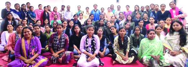 शरीर, मन, कला एवं मीडिया के दबाव को समझाने प्रगति कॉलेज में थिएटर फॉर एडुकेशन सेमीनार