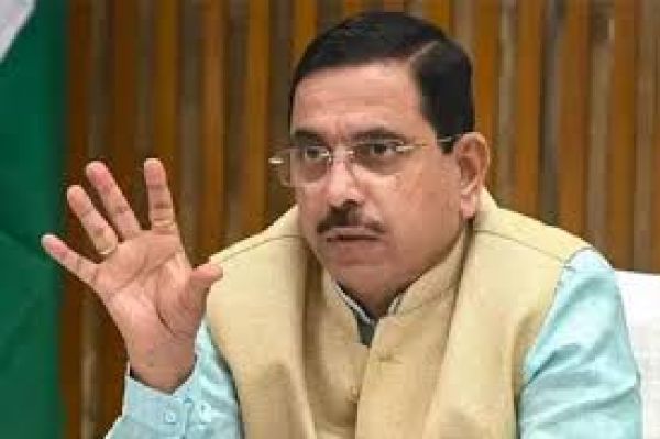 प्रह्लाद जोशी ने कर्नाटक में कांग्रेस विधायकों की ‘खरीद फरोख्त’ का आरोप लगाया