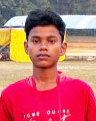 फुटबॉल खेलते गिरा, 9वीं के छात्र की मौत