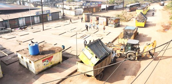 निर्माण बनाम ध्वस्तीकरण