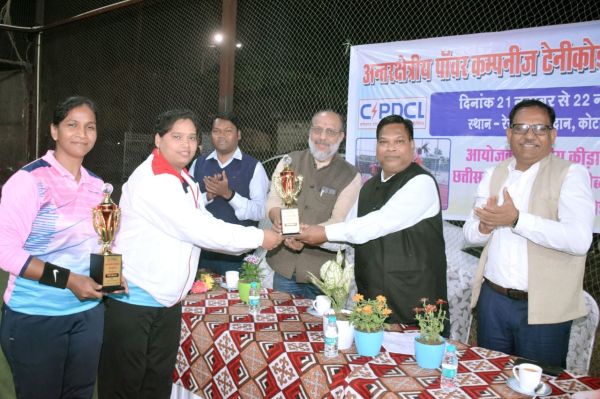 टेनीकोइट  में यशोदा व अमिता बनीं विजेती