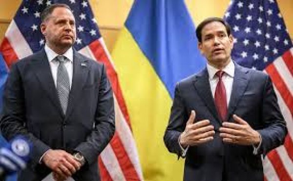 रूस-यूक्रेन युद्ध ख़त्म करने के 'ट्रंप पीस प्लान' में संशोधन, किन बातों पर बनी सहमति