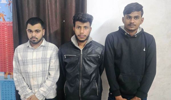 बार के बाहर चाकूबाजी में युवक घायल, युवती सहित चार गिरफ्तार