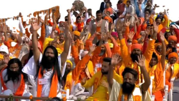 सदियों की प्रतीक्षा के बाद अयोध्या में धर्मध्वज का आरोहण, संत समाज भावविभोर 