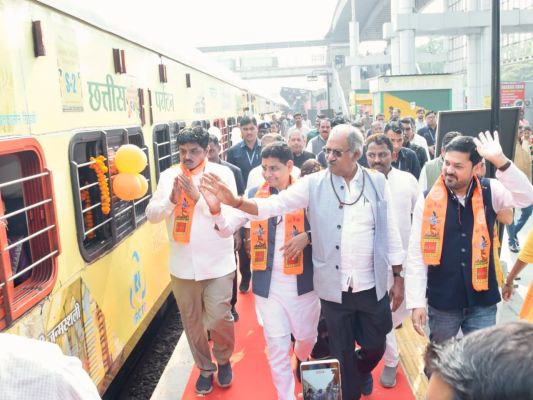  सांसद  अग्रवाल ने ‘श्री राम लला दर्शन  विशेष ट्रेन को किया रवाना