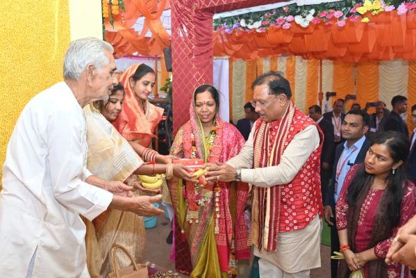  मां महालक्ष्मी  पूजन  में शामिल हुए सीएम