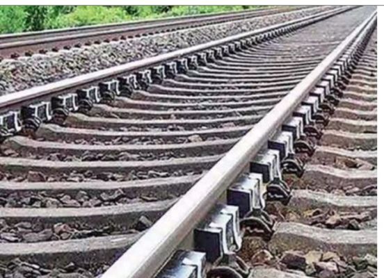 चीन में ट्रेन की चपेट में आने से 11 रेलवे कर्मचारियों की मौत, दो घायल