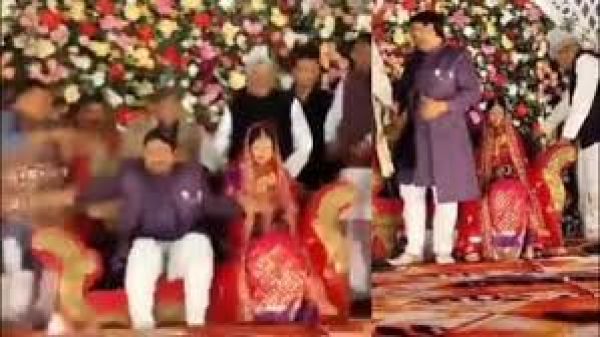 बलिया में विवाह समारोह में मंच टूटने पर भाजपा जिलाध्यक्ष, पूर्व सांसद और दूल्‍हा-दुल्‍हन नीचे गिरे