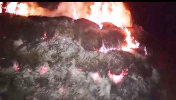 खेत में रखी धान खरही में लगी आग, लाखों का नुकसान