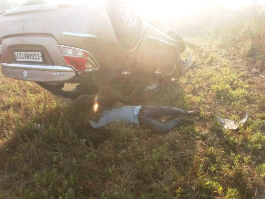 बेकाबू कार खेत में पलटी, एक मौत