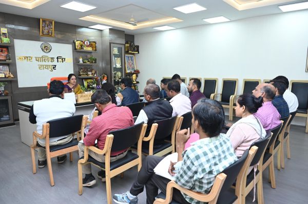 सभी वार्डों के बीस बड़े संपत्तिकर बकायादारों से वसूली तेज करने महापौर के निर्देश