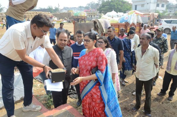 कोचियों पर नजर रखें..