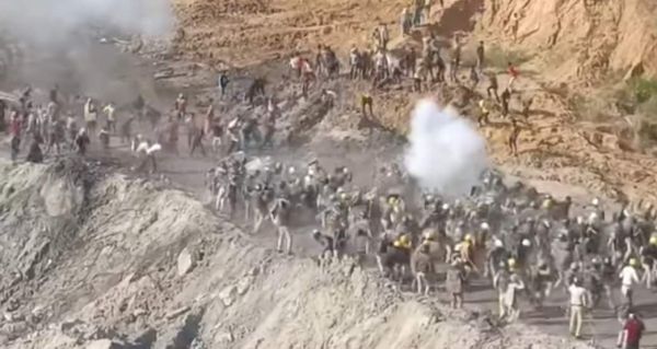 अमेरा ओपनकास्ट कोल खदान विस्तार :  जमीन बचाने पारंपरिक हथियारों का सहारा