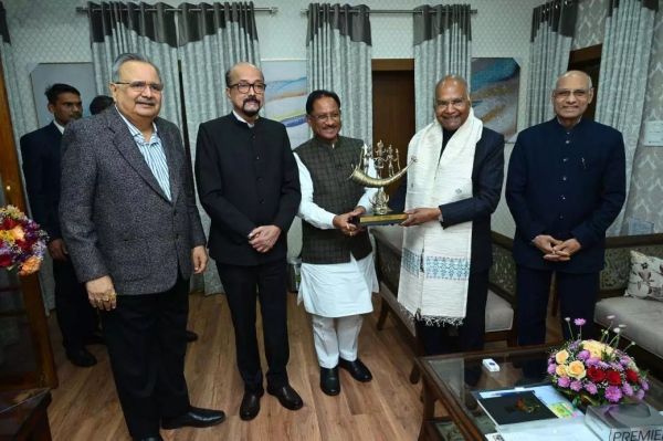 लोकभवन में कोविंद का स्वागत किया साय, रमन बैस ने 